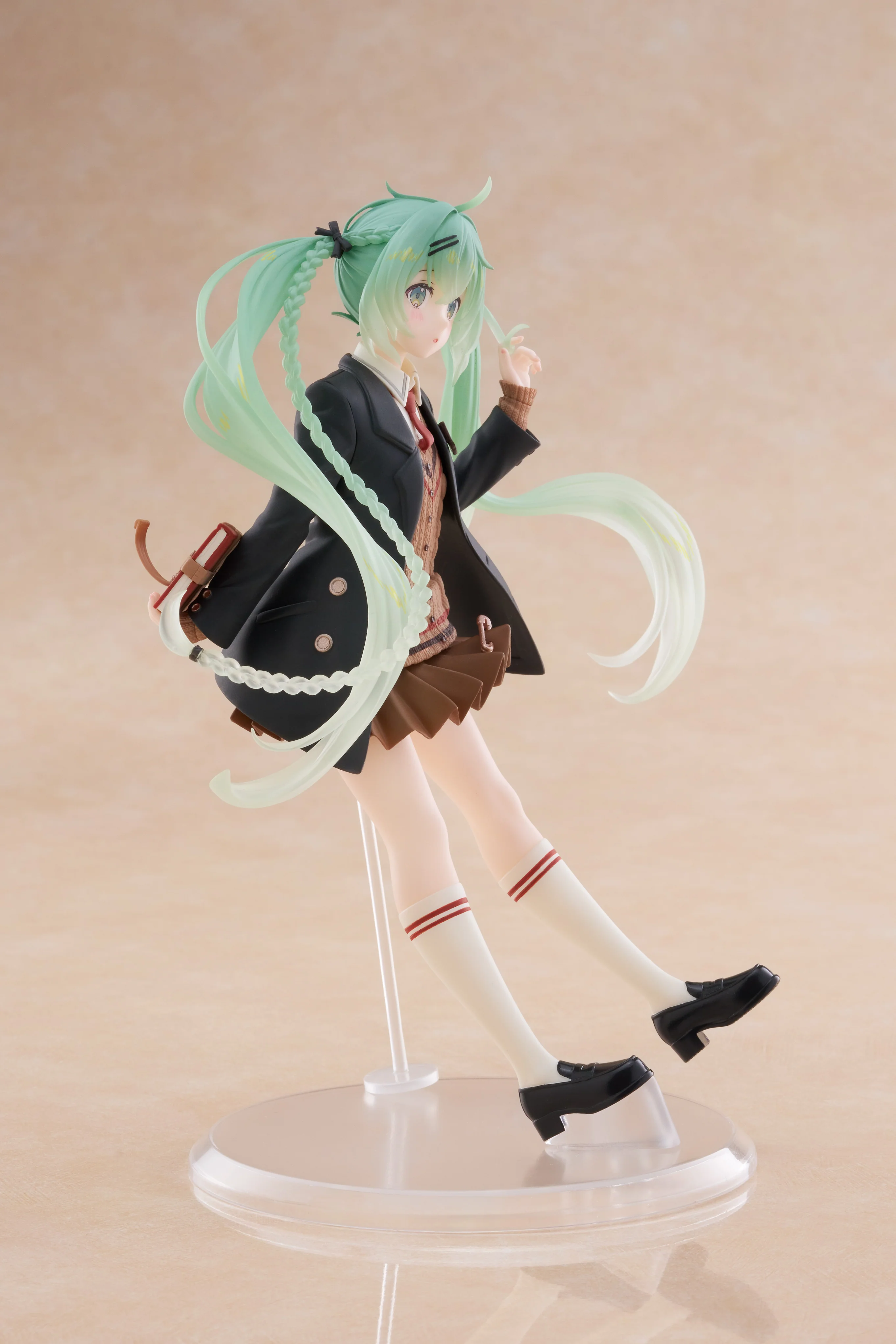 (Pre-Order) Hatsune Miku - Fashion Preppy Ver. Prize Figure - Image 3