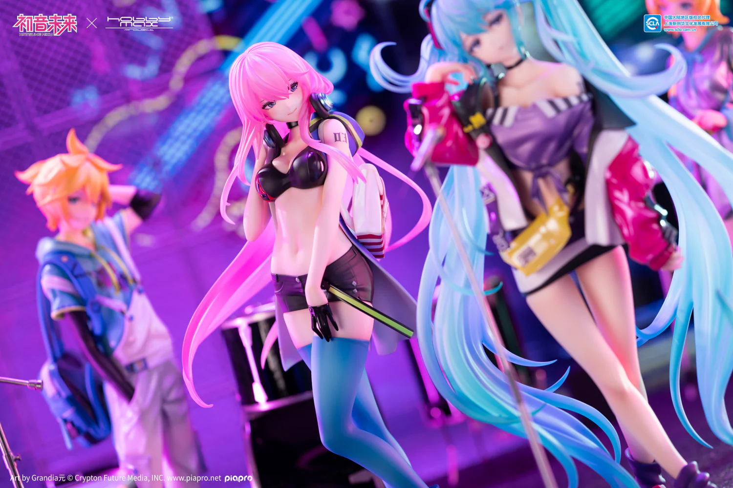(Pre-Order) Hatsune Miku - Megurine Luka - 1/7 Scale Figure - Street Chic Ver. - Image 23